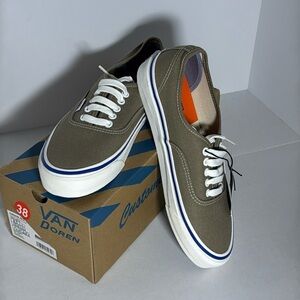 NEW TAN/DEEP OLIVE CANVAS VANS SZ 8.5
